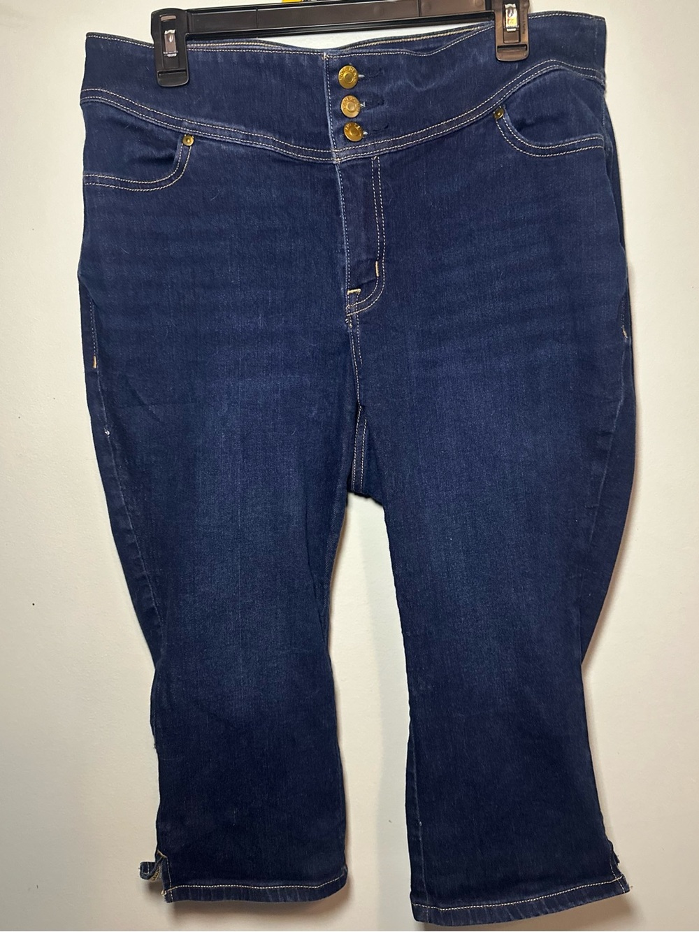 Lane Bryant Size 16 Dark Wash Denim Capri Jeans 3 Button Stretch